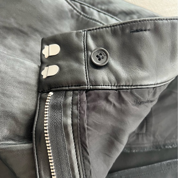 ARITZIA Wilfred Labyrinth Cuffed Faux Leather Shorts - Picture 13 of 15